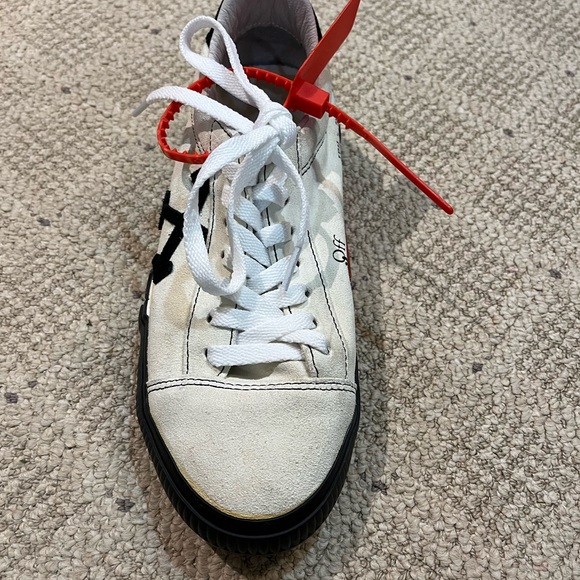 Off-White Vulcanized Low Top Sneakers. - Picture 3 of 11